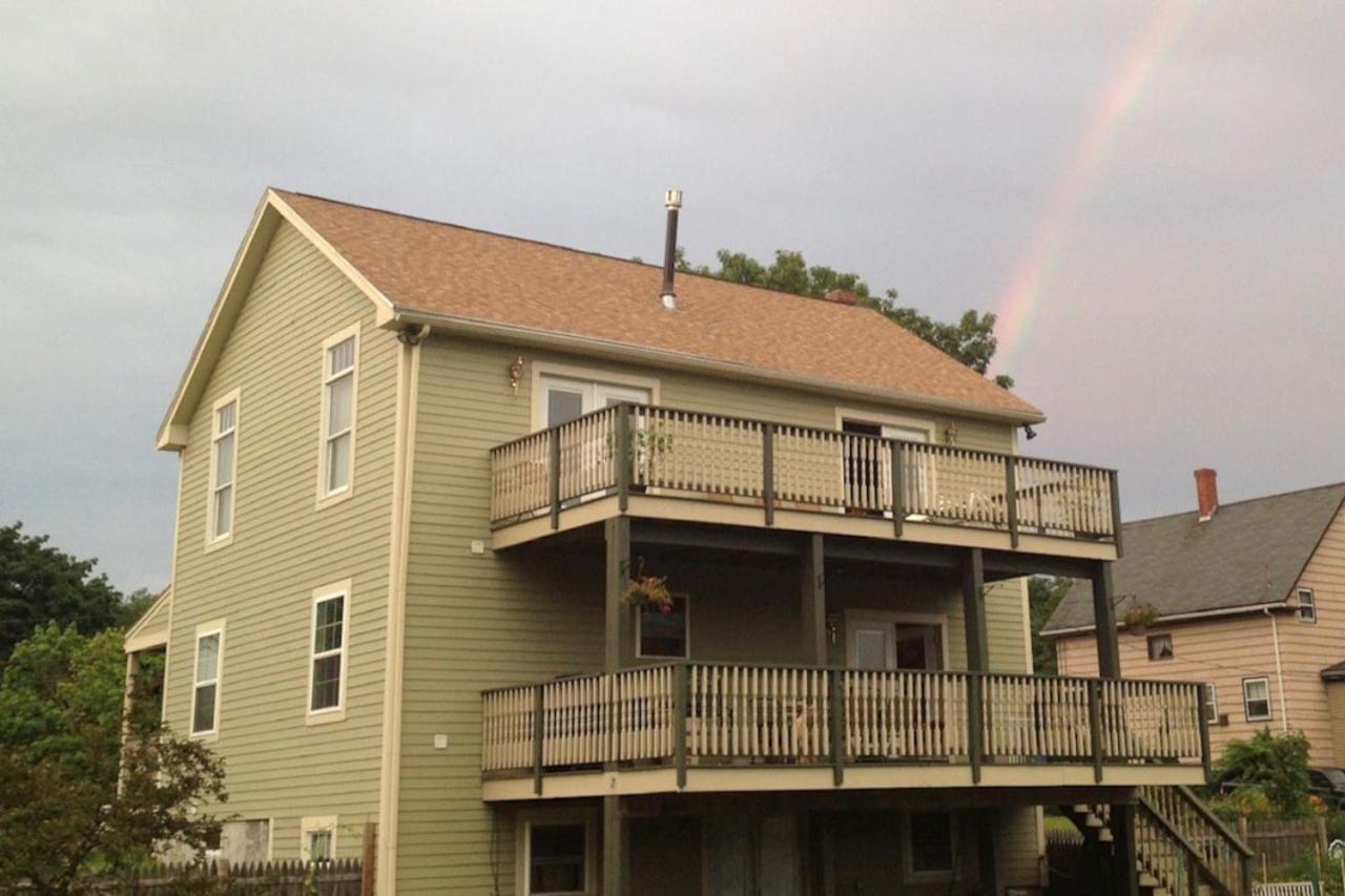 Top Deck Portland Property with Views - B&B