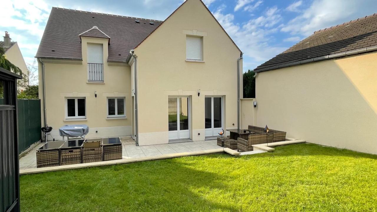 Magnifique villa 12 pers - 6 chambres avec salle de bain privative au Calme - 30 min Asterix - Ecrin de charme - B&B