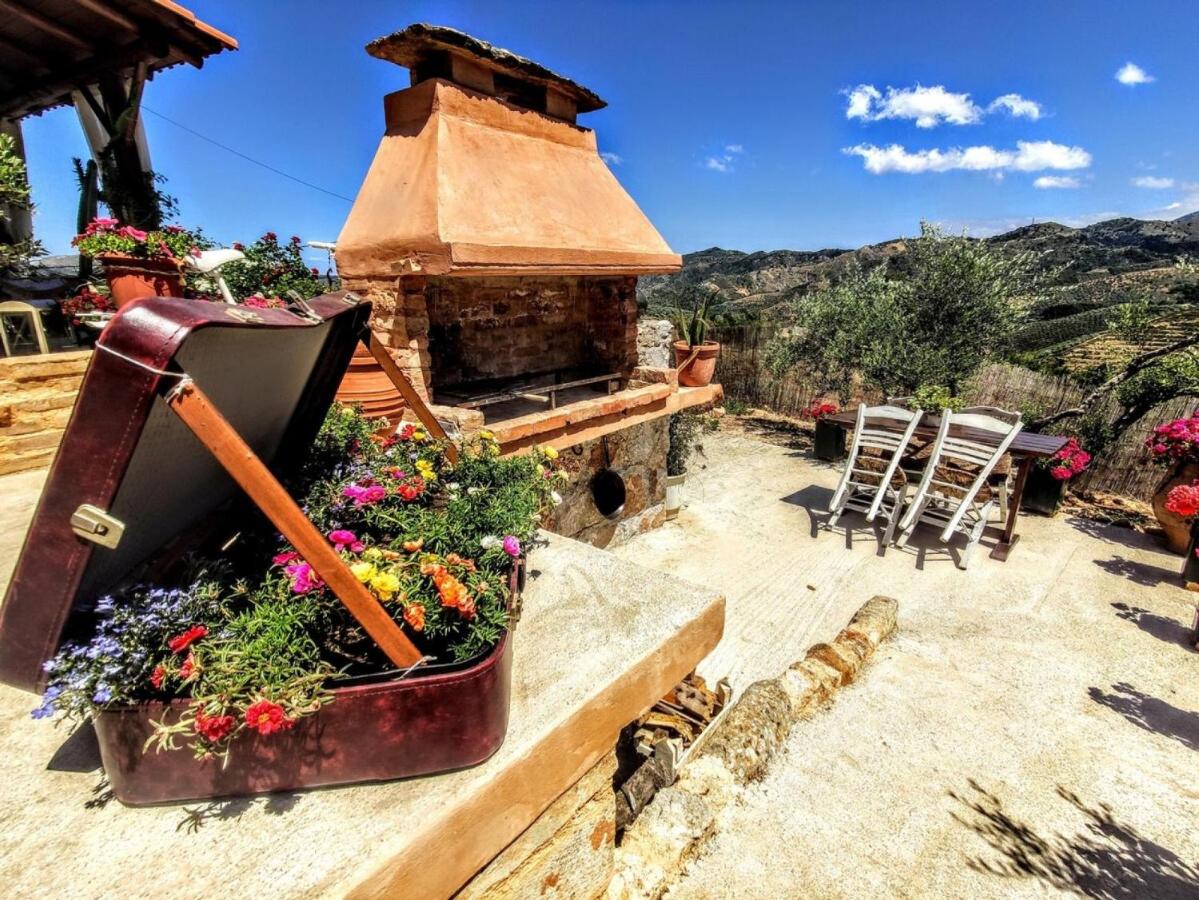 Thymes traditional house - B&B Loúlos