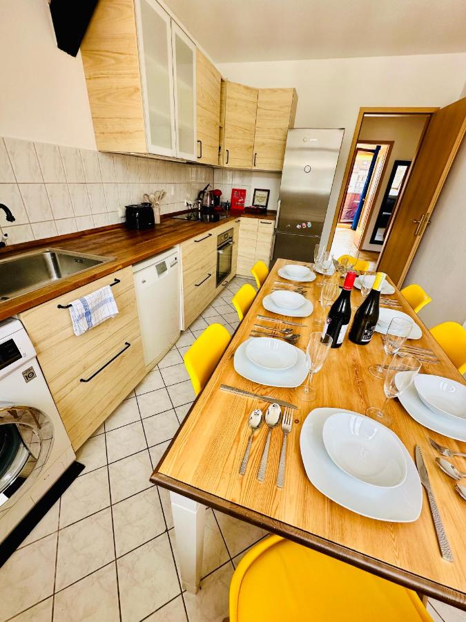Massive Karli Loft - over 130 meters floor space - home theater room - 4 private sleeping areas - best location in Leipzig - Chambres d’hôtes