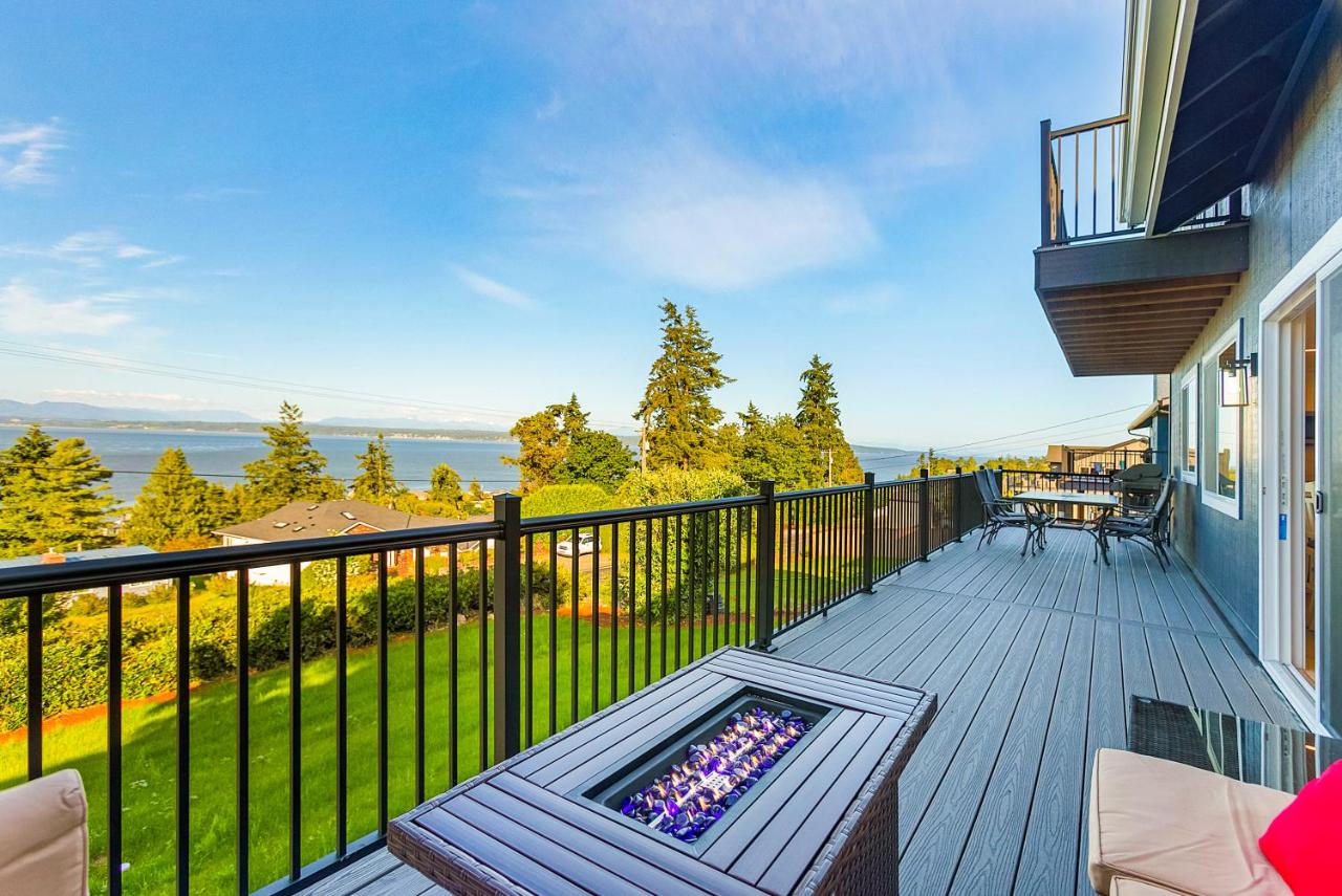 Peaceful Island Getaway, Port Susan views with BBQ & Playroom - B&B Camano