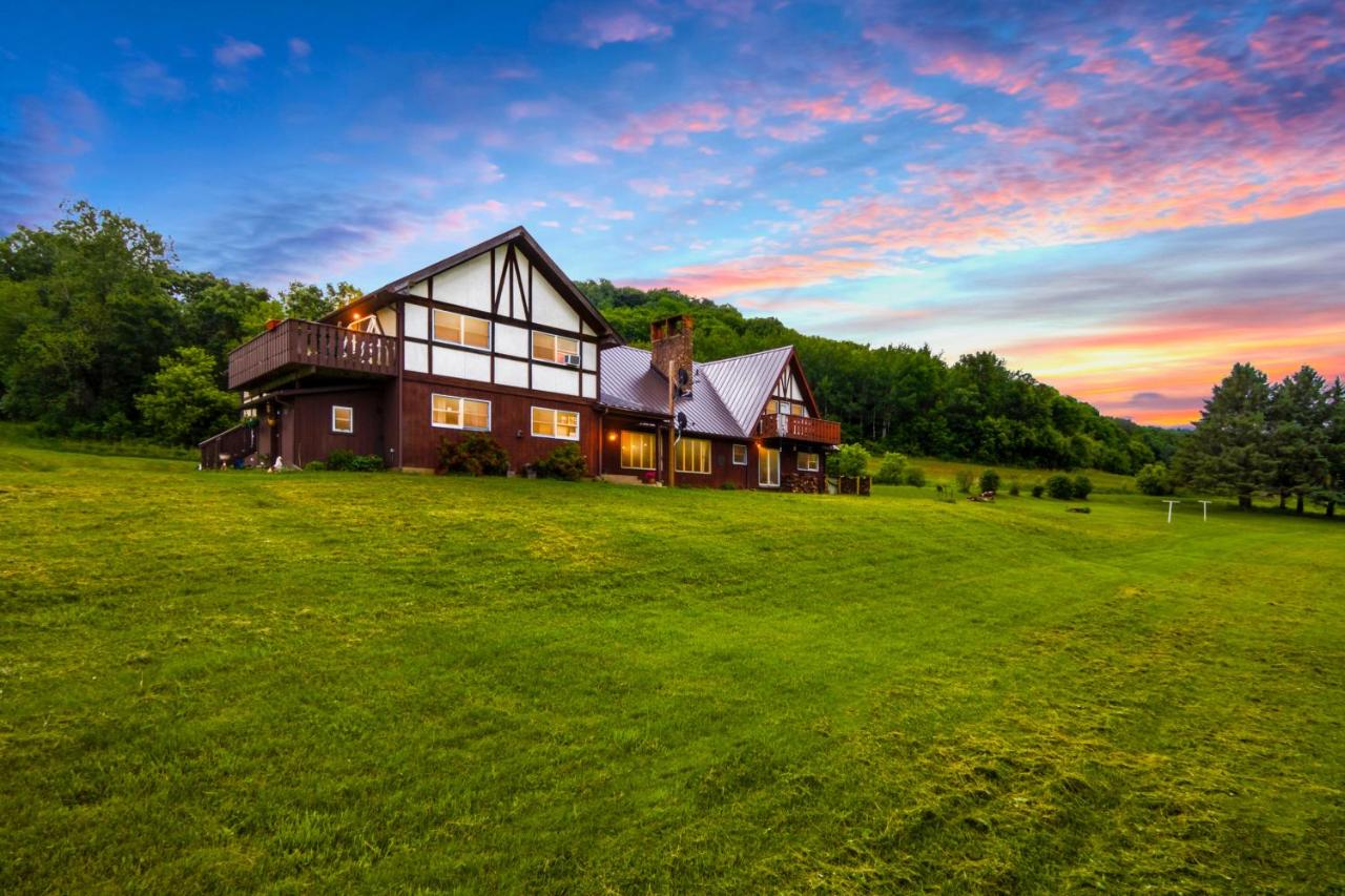 Star Hawk Springs Chateaux - Large 6 Bdrm Retreat - Ferienwohnung Fountain City