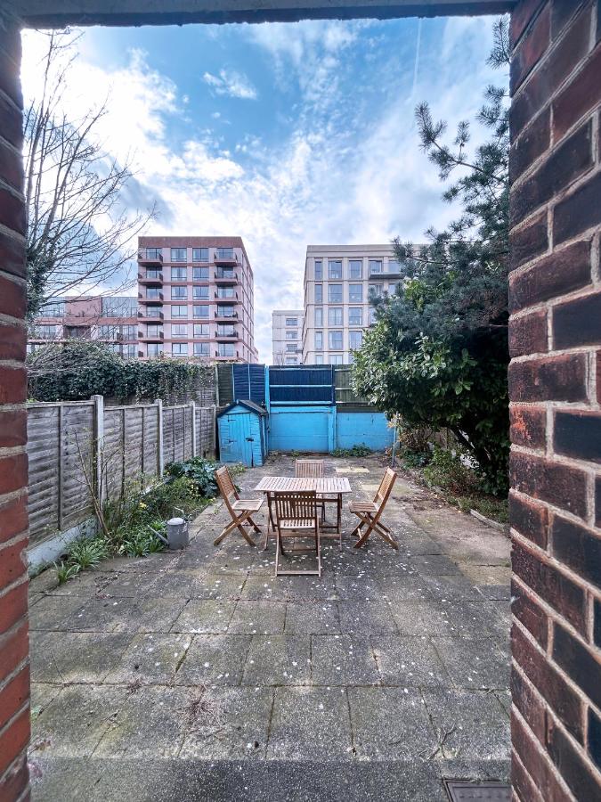 3-Bed House - Next to Olympic Park & Westfield - Ferienwohnung London