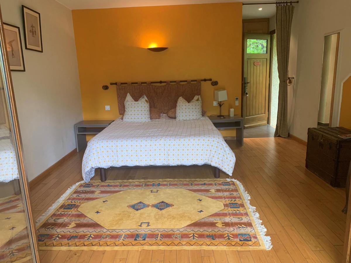 Deluxe Room (2 Adults + 1 Child)