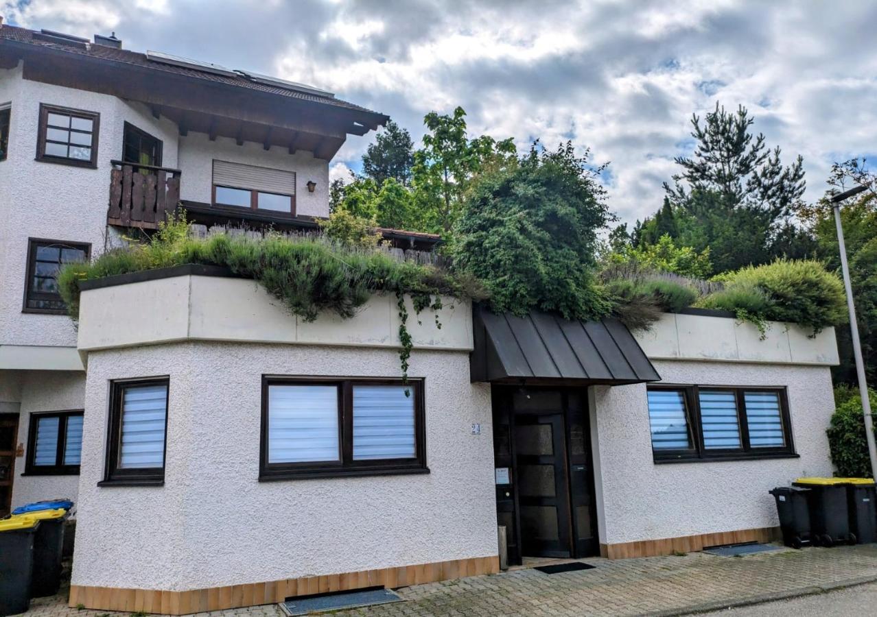4 Zimmer geräumige und ruhig gelegene Ferien- und Monteurwohnung nur für Sie allein AUjvari Vermietungen - Chambres d'hôtes Spiegelberg