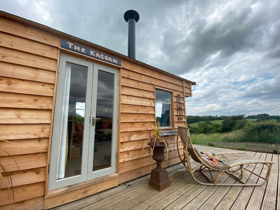 A luxury lodge, log burner and incredible views - Bed and Breakfast Wrexham