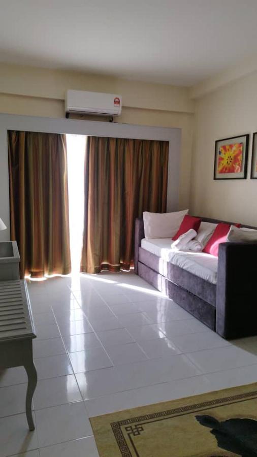 One-Bedroom Apartment with Sea View and Balcony