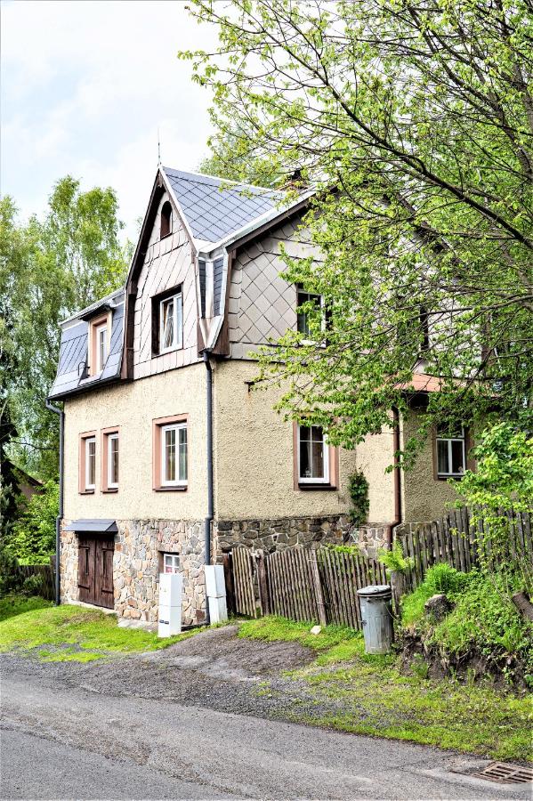 Chalupa pod stromy - Chambres d’hôtes Kovářská