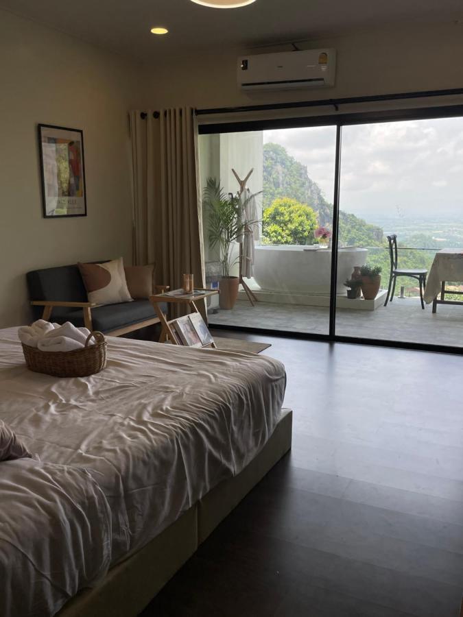 Layo Homestay - B&B