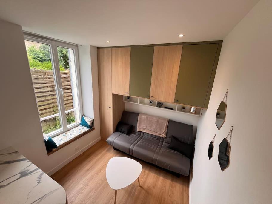 Studio Melun Peaceful Area 5 min to Train Station - Bed and Breakfast
