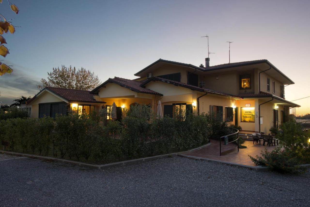 Cecco di Nara - B&B Massarosa