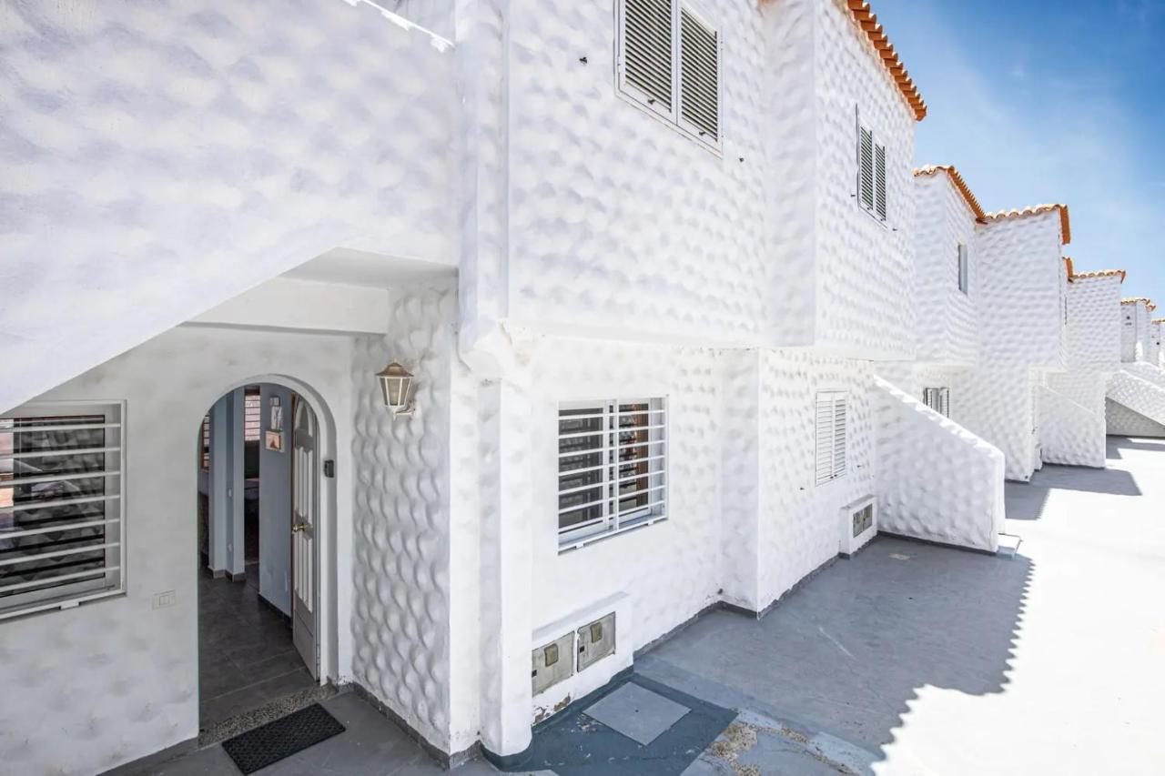 Apartments near the beach, with terrace and WIFI - B&B