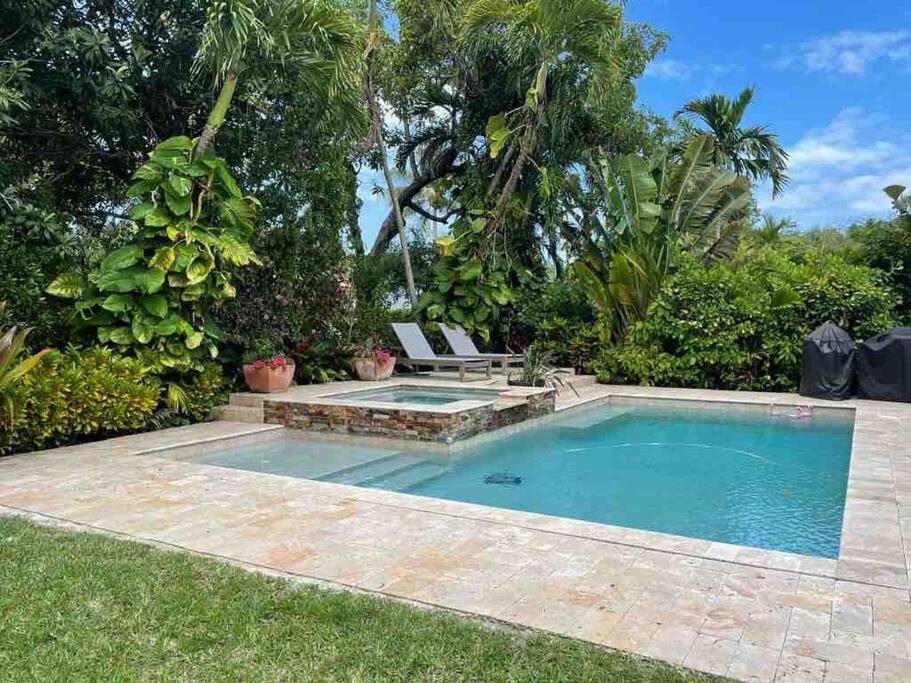 Villa Viscayne - Miami Modern Luxury with Pool & Spa - Chambres d’hôtes Biscayne Park