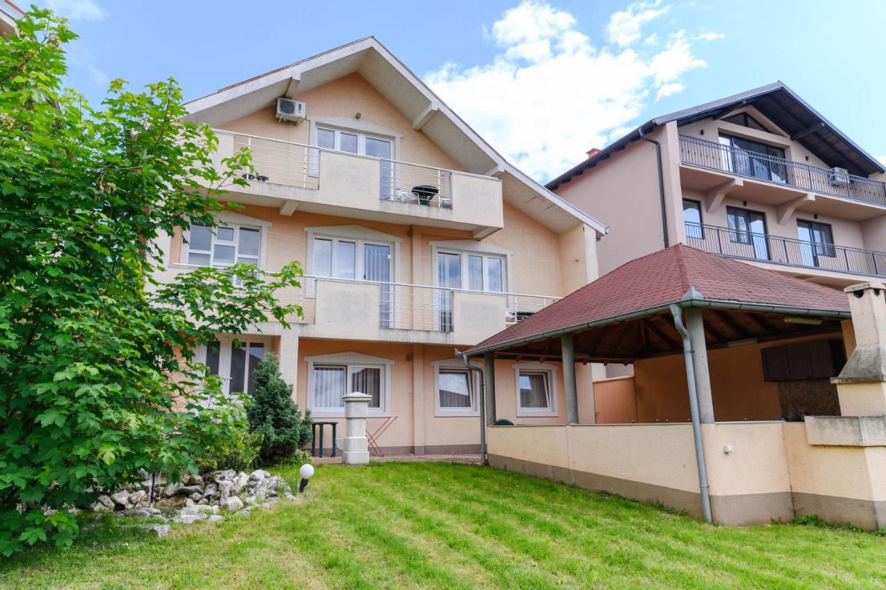 Apartamento de 2 dormitorios con vistas a la montaña