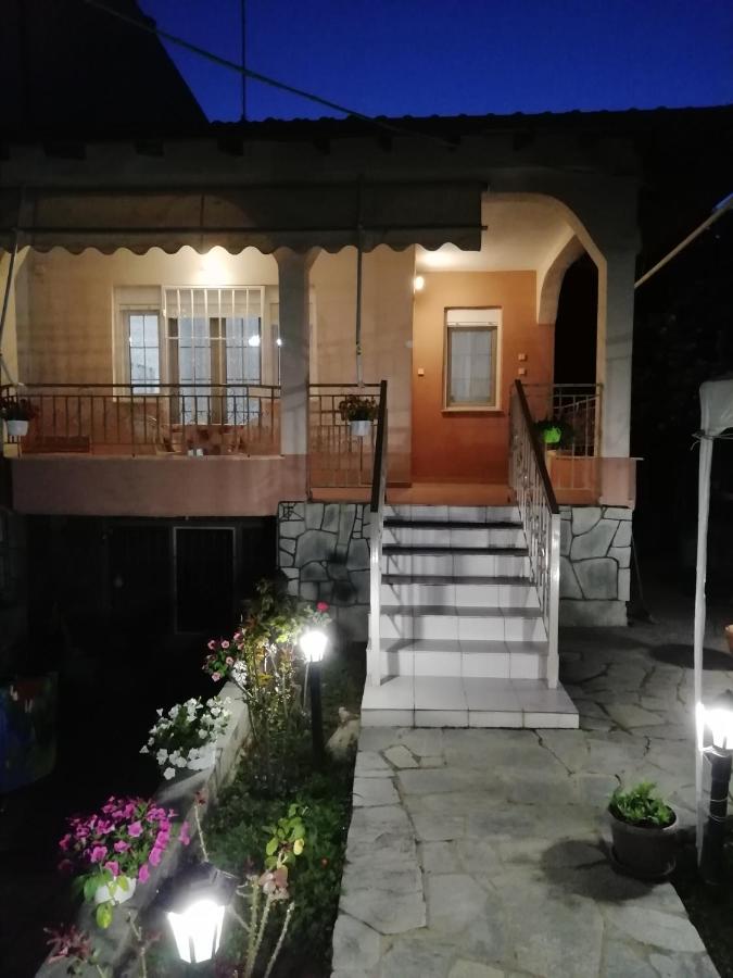 Georgia apartment - Ferienwohnung Ofrínion