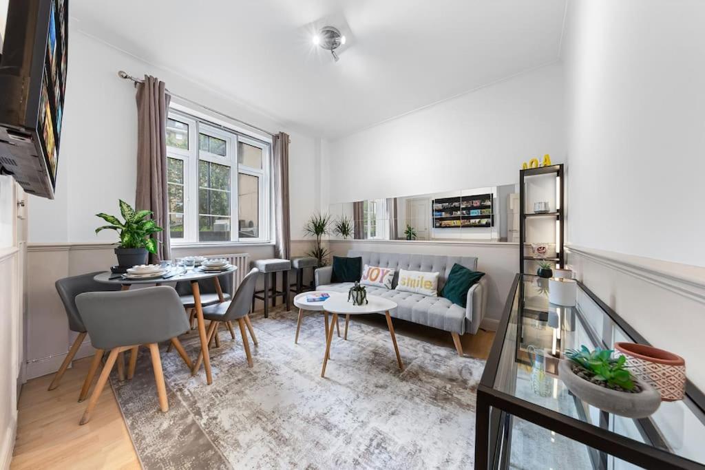 Brand New 3 Bedroom flat in Central London - B&B