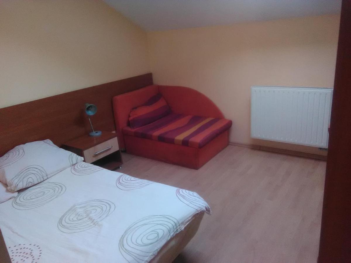 Doppel- oder Zweibettzimmer