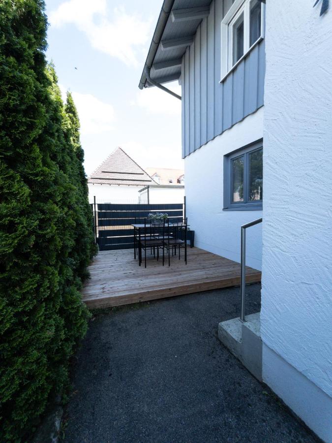 FEWO-LAVEES moderne zentrale FeWo nahe OMV Wacker Kliniken Burg -Eigener Eingang-Schlüsselloser Check in - Bed and Breakfast Burghausen