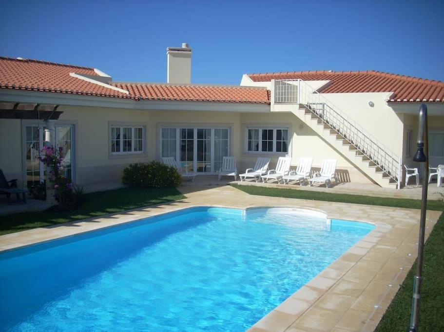 Luxury 6 Bedroom Oceanfront Vila - Sleeps 20 Guests - B&B