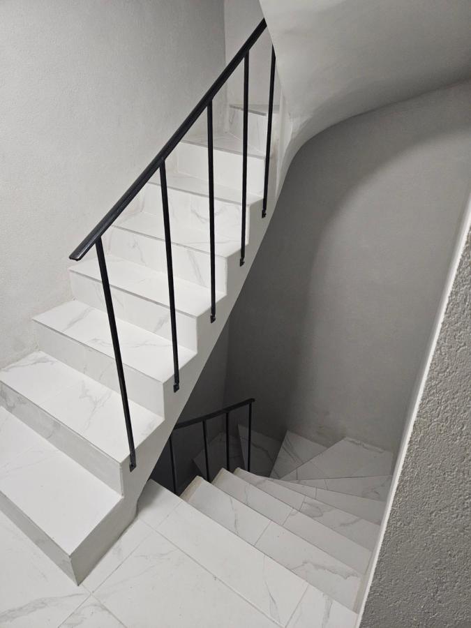 T2 moderne, calme et entièrement rénové. - B&B