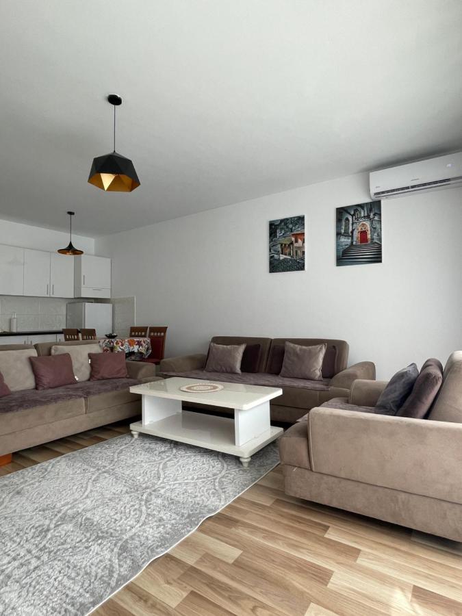Entire Apartment - near the Center - Chambres d’hôtes Pristina