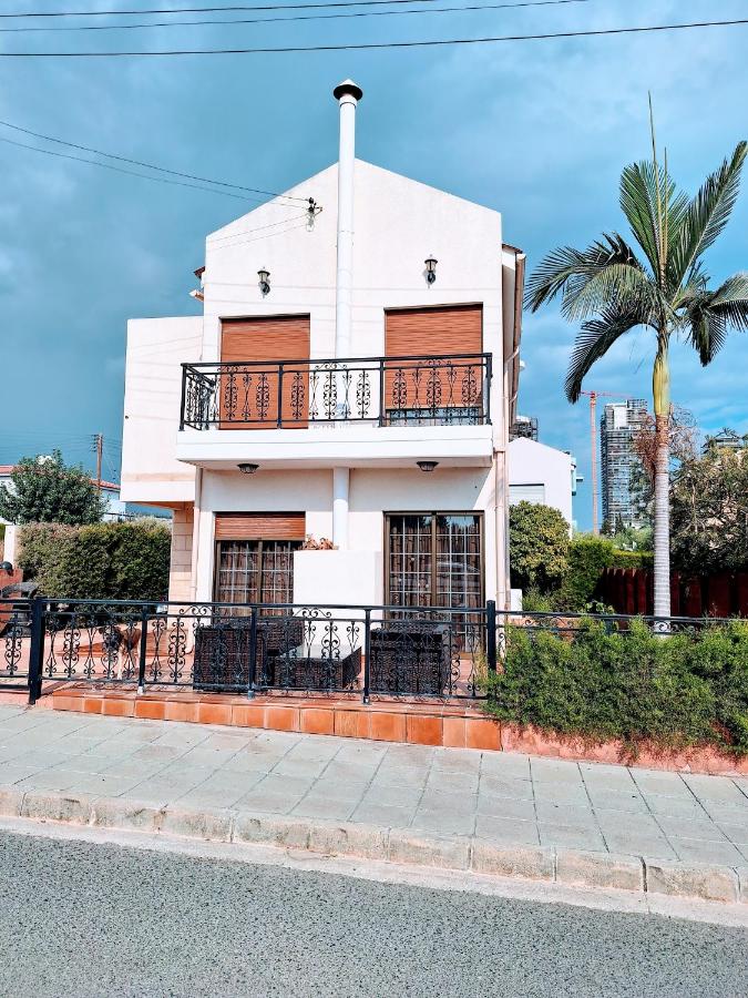 Salty Sunset Holiday Home - B&B Limassol
