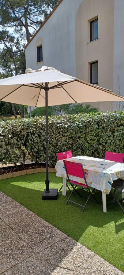 AGREABLE REZ DE JARDIN AVEC TERRASSE PROCHE PLAGE - Chambres d’hôtes