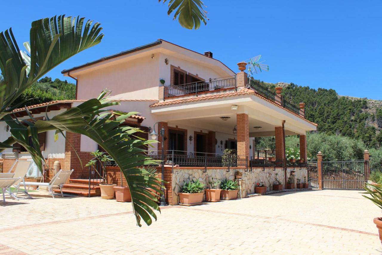 Villa Belvedere di Altavilla with Pool and Near The Sea - Chambres d'hôtes Altavilla Milicia