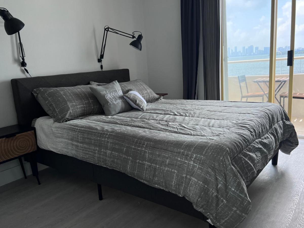 Unique Water Views, free Parking 1bed 1 bath Rooffornomads 416