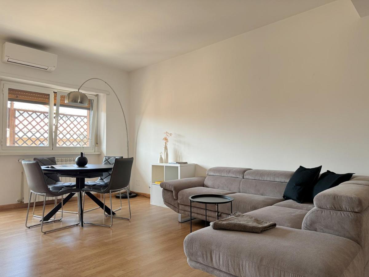 Lumen House - Attico con Suite - B&B Roma