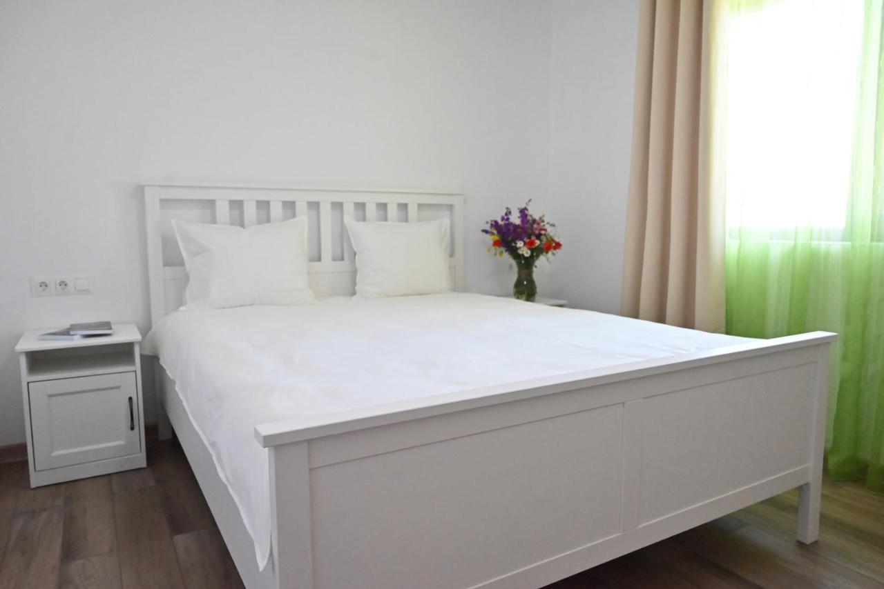 Tweepersoonskamer met een Eigen Externe Badkamer