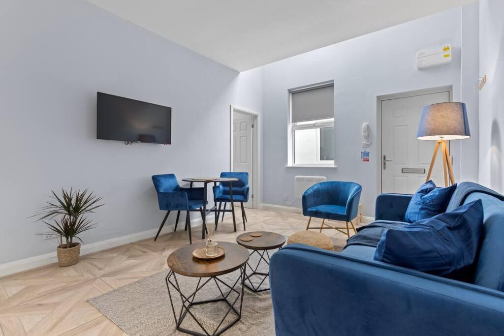 Modern Apartment Off-Road Parking-Twin Room Suite 4 - Ferienwohnung