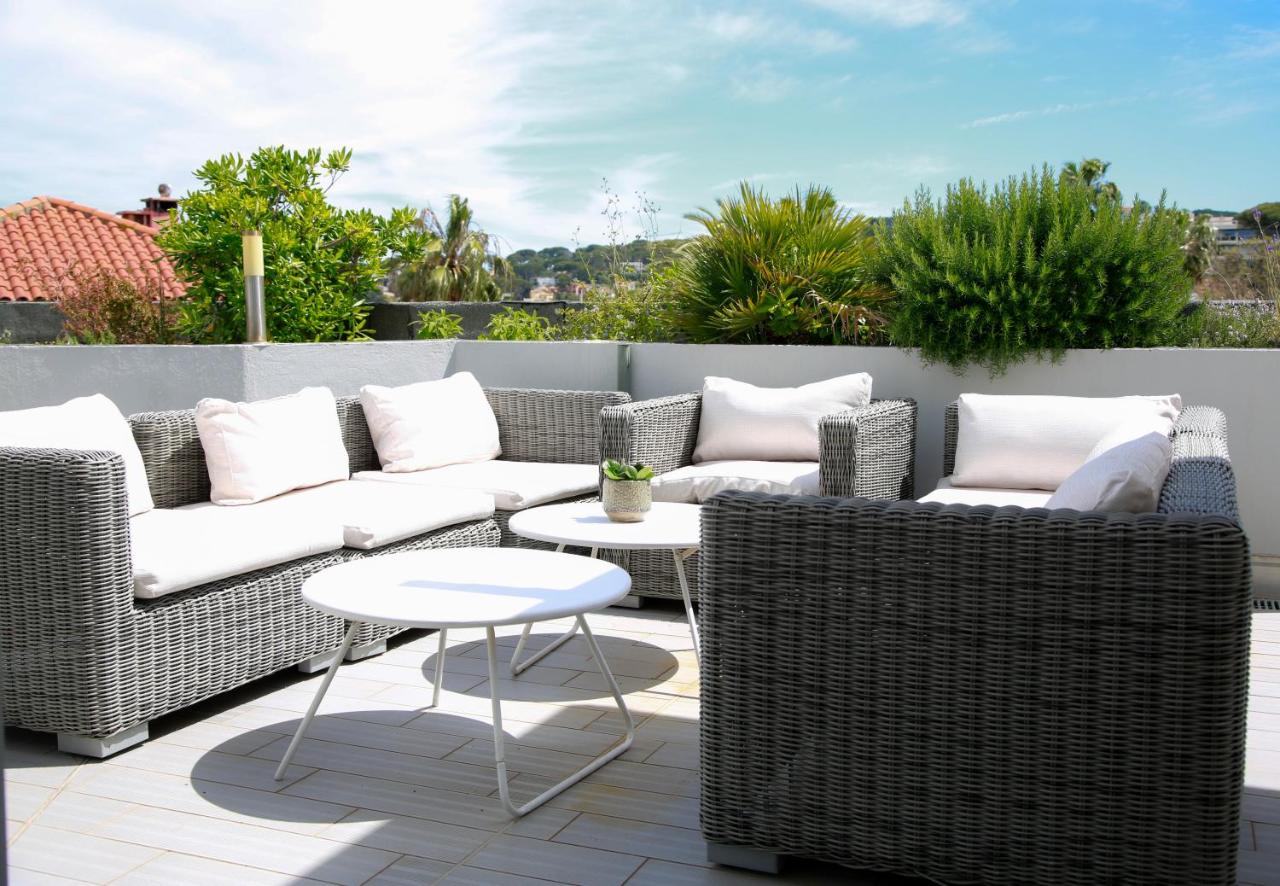 Duplex climatisé avec terrasse vue mer au pied de la plage - B&B Antibes