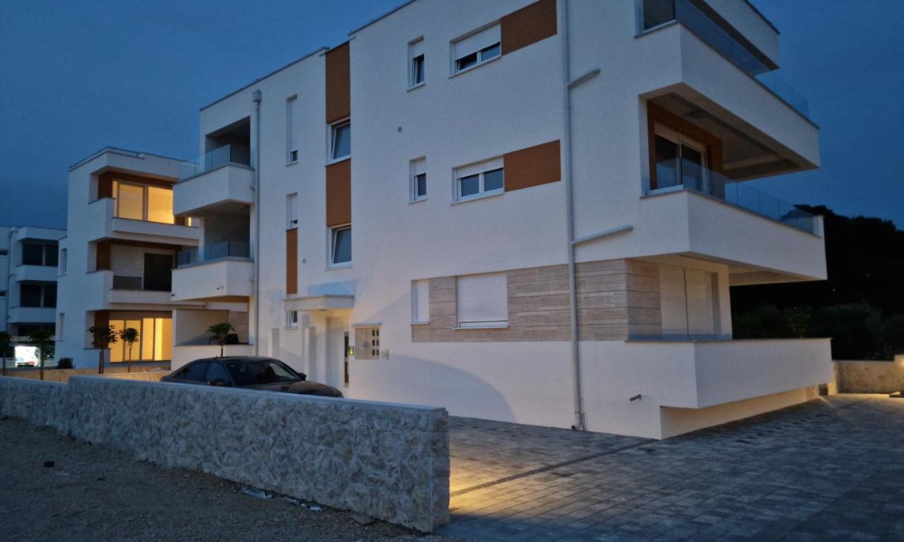 Luxury apartment Terracotta Sun with private Jacuzzi and Garden - B&B