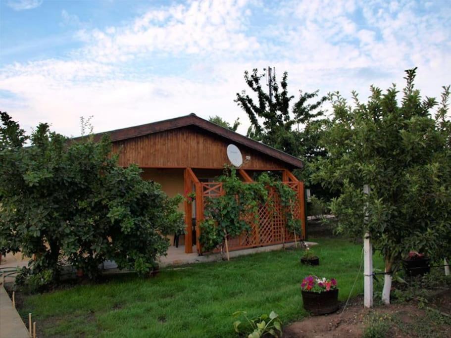 Къща бунгало Градината - B&B