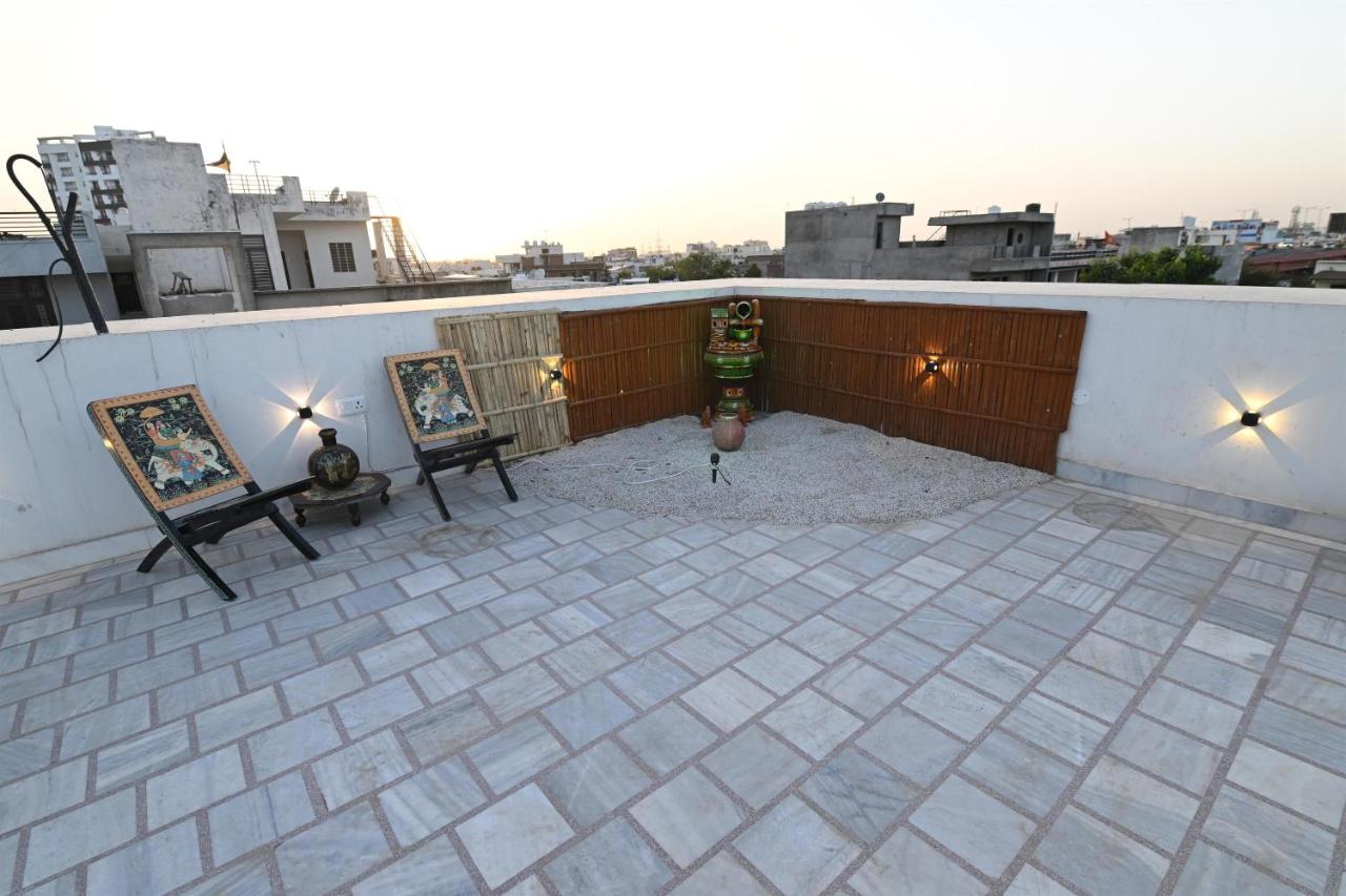Classic One-Bedroom Apartment with King Bed