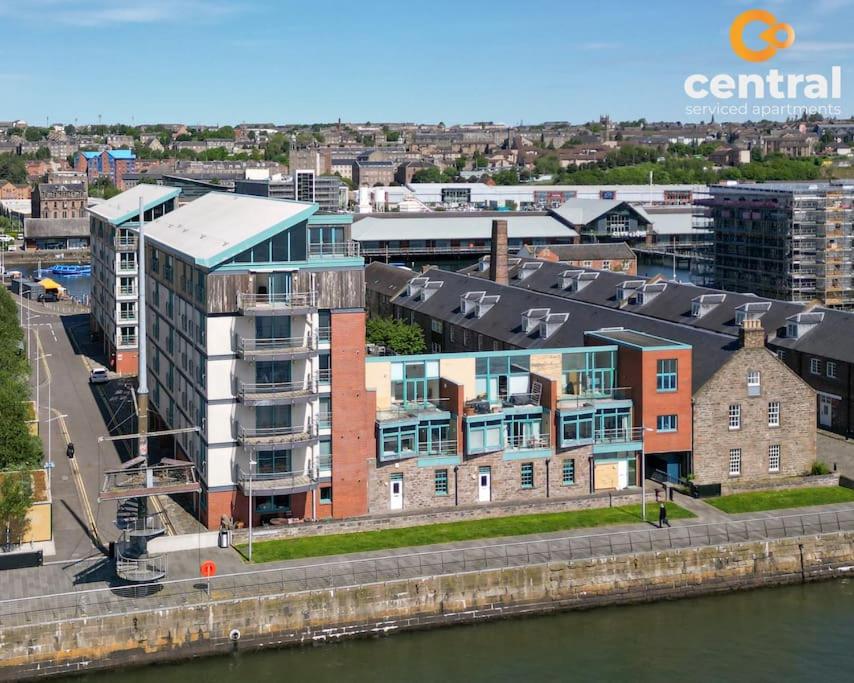 CENTRAL SERVICED APARTMENTS - 2 Bedroom - City Quay Views - Walk Into the City Centre - Smart TVs in All Rooms - We are your Short Term Stay Specialists in Dundee - Get in touch to book your stay - CENTRAL SHORT LETS Dundee - B&B