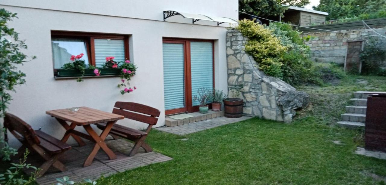 Fejesvölgy Stúdióapartman - Ferienwohnung