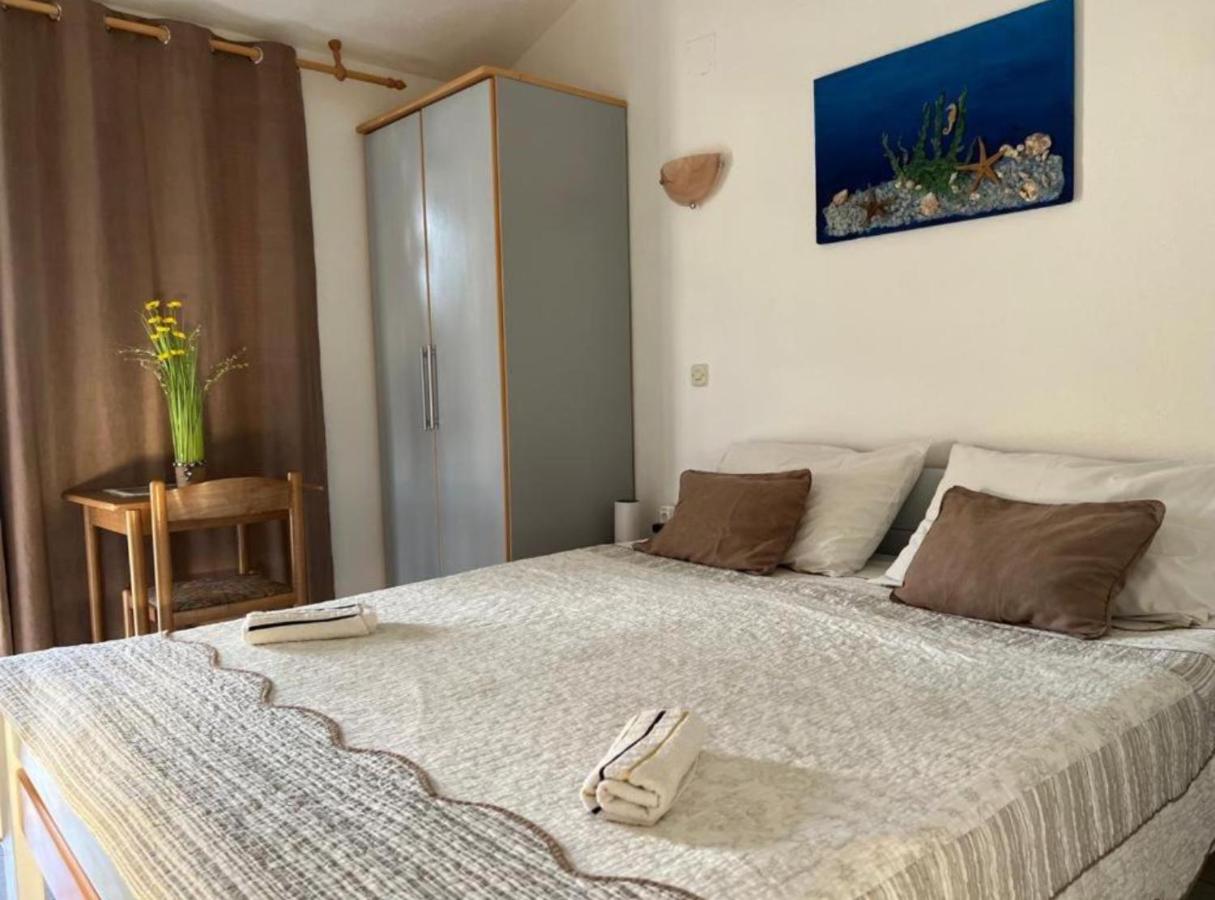 One Bedroom Apartment