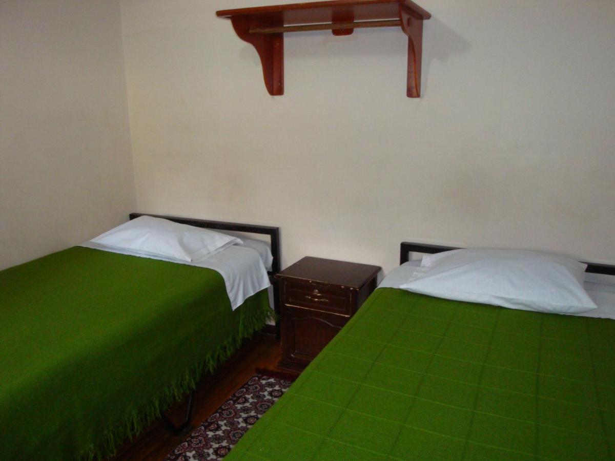 Camera Doppia con Letti Singoli e Bagno in Comune