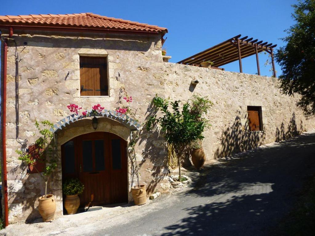 Charmante maison crétoise à Embrosneros - B&B