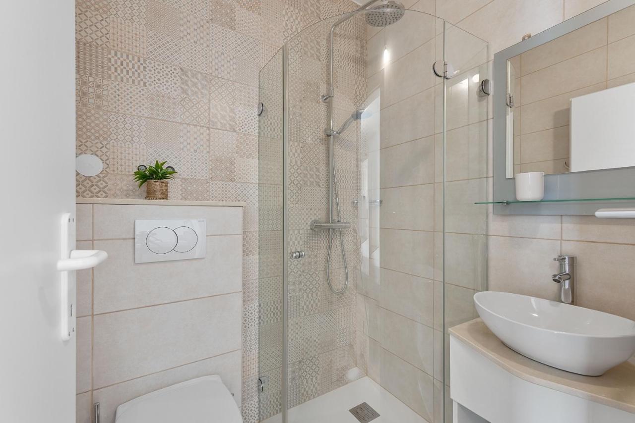 Studio with Sea View (2 Adults)