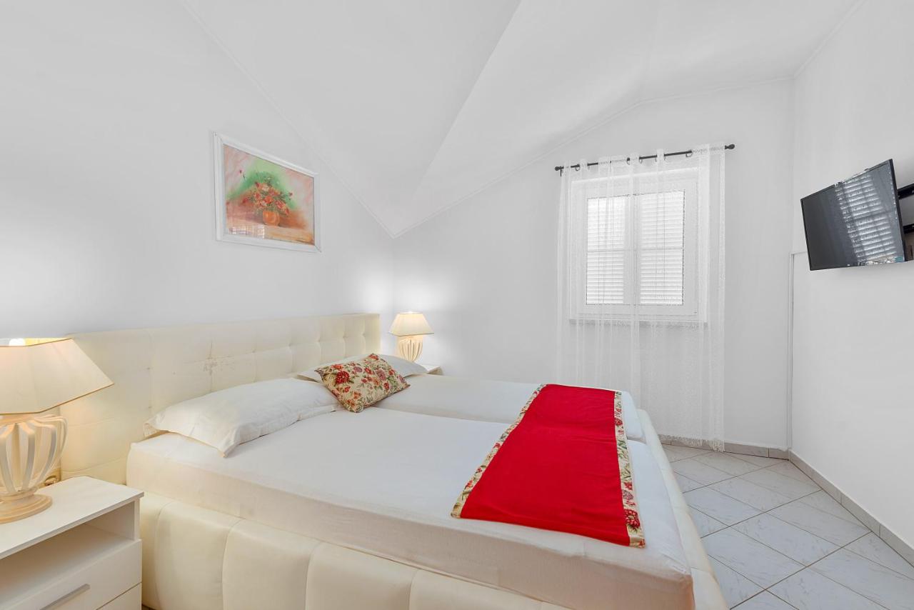One-Bedroom Apartment with Sea View and Terrace