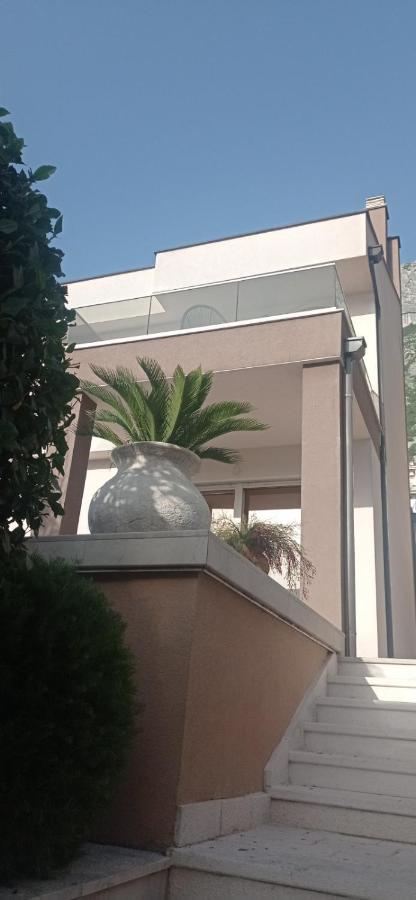 Apartment Lilly - Ferienwohnung Kotor