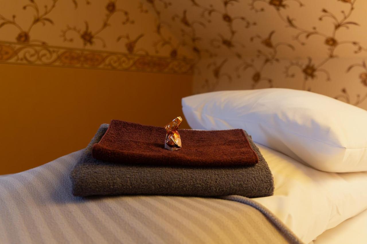 10 Standard Twin Room with Private Bathroom