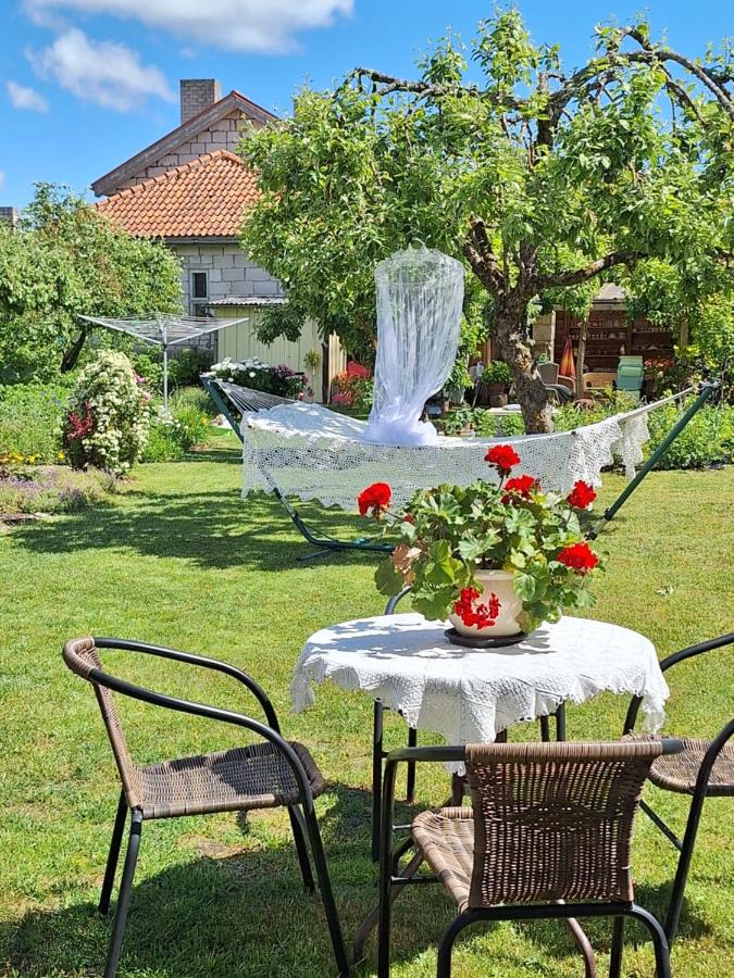 Majutus rahulikus piirkonnas kesklinna ja mere läheduses - B&B Kuressaare