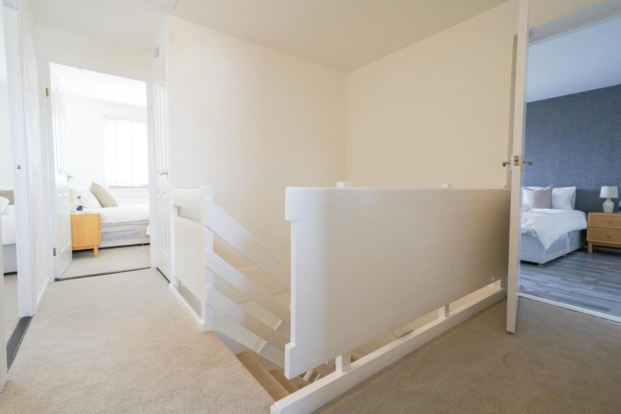 Livingston 4 Bed + Car Space - B&B Livingston