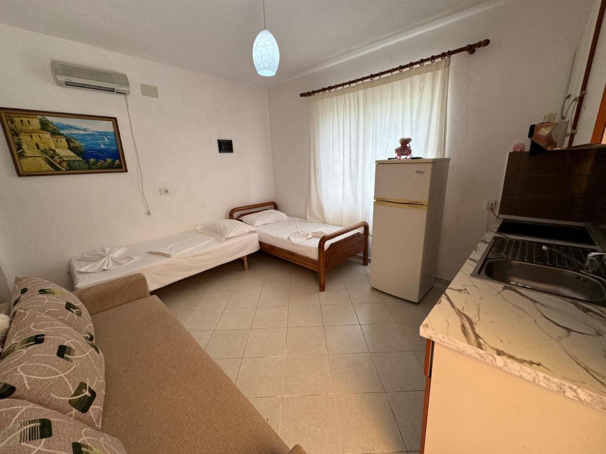 Uzeiri’s Houses - B&B Borsh