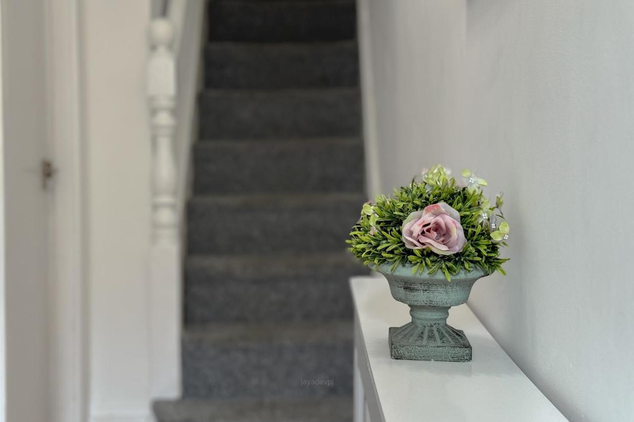 Spacious 4 Double Bedrooms & 4 en-suite Bathroom - Bed and Breakfast