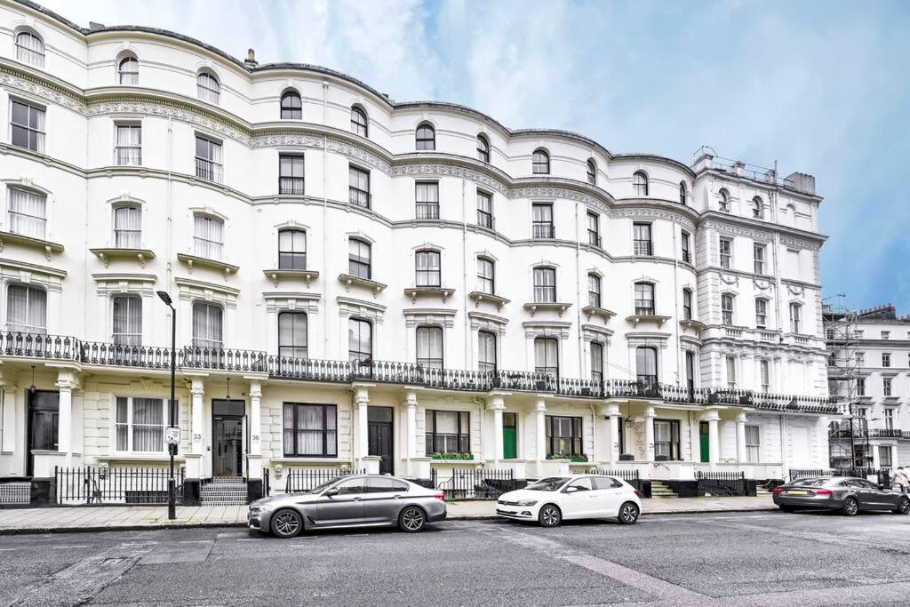 The Perfect Queensway Studio Apartment - B&B Londra